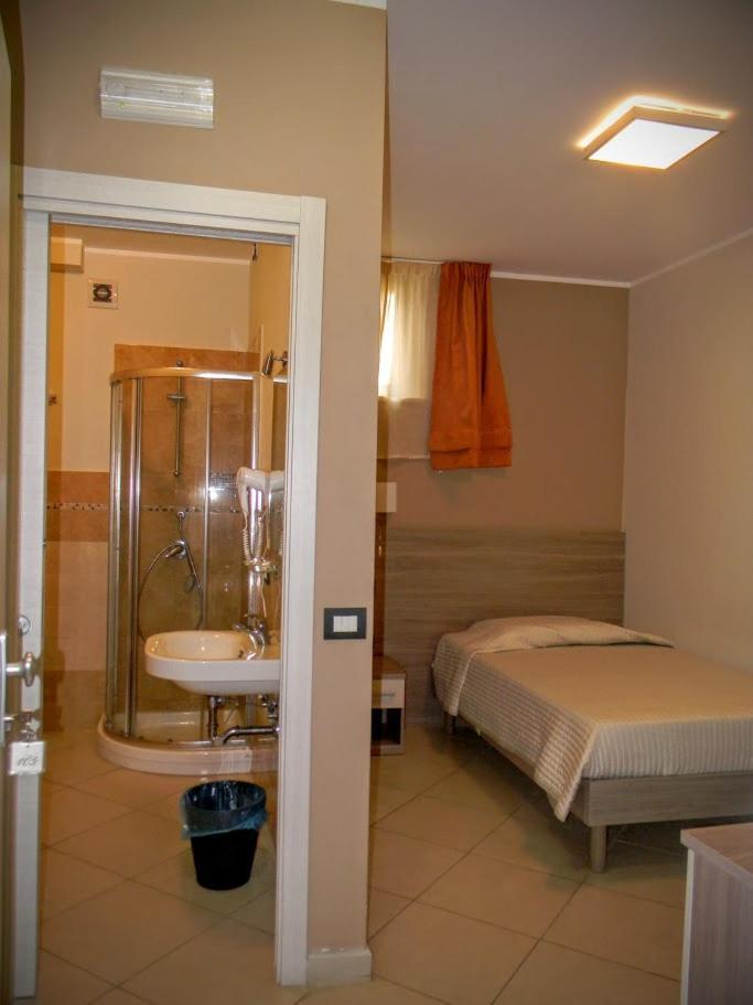 Guest House San Domenico Augusta Habitación foto