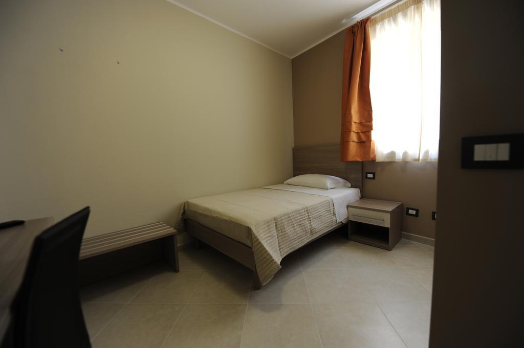 Guest House San Domenico Augusta Habitación foto
